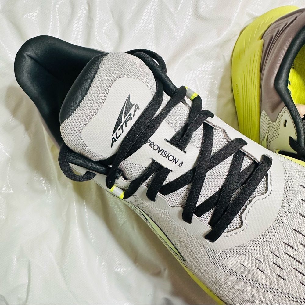 Altra Provision 8 Running Shoes in Light Gray and Green Size 10 near new - Picture 11 of 13